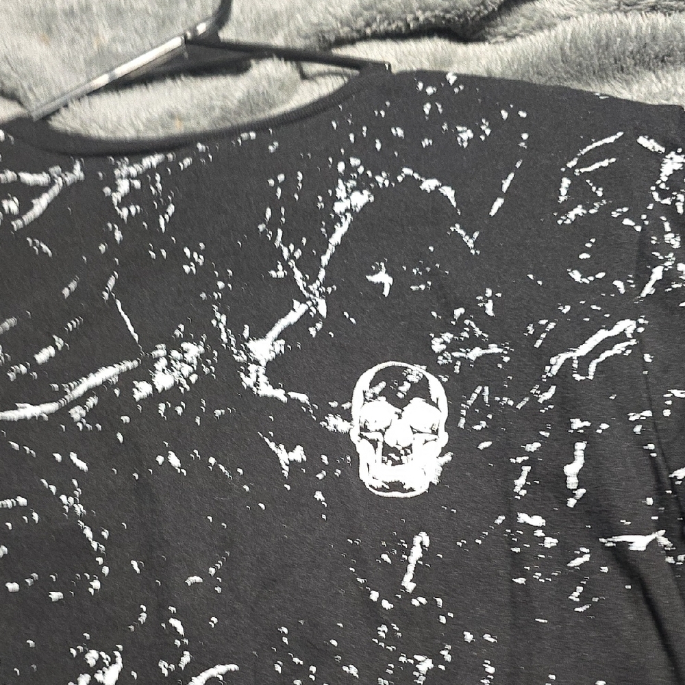 Black and White Skull Graphic T-Shirt